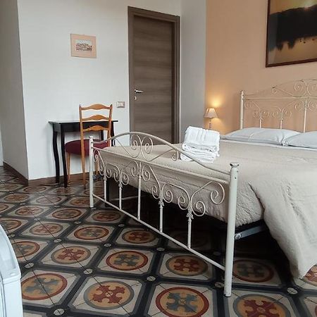 Onlyrooms III - Piazza Jenne Cagliari Bagian luar foto