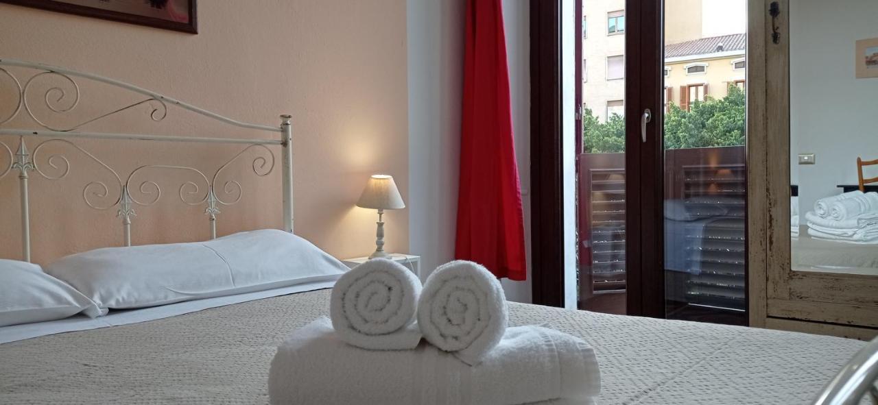 Onlyrooms III - Piazza Jenne Cagliari Bagian luar foto