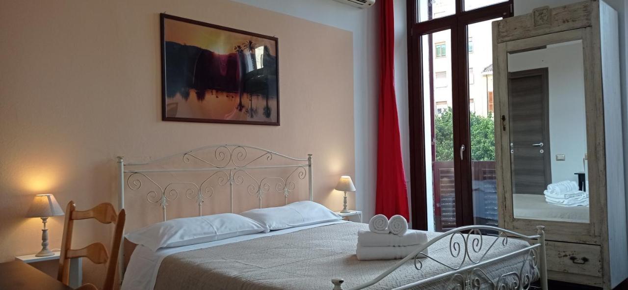 Onlyrooms III - Piazza Jenne Cagliari Bagian luar foto