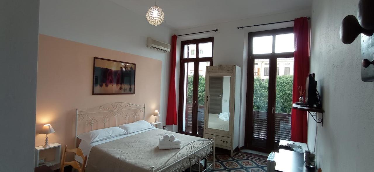 Onlyrooms III - Piazza Jenne Cagliari Bagian luar foto
