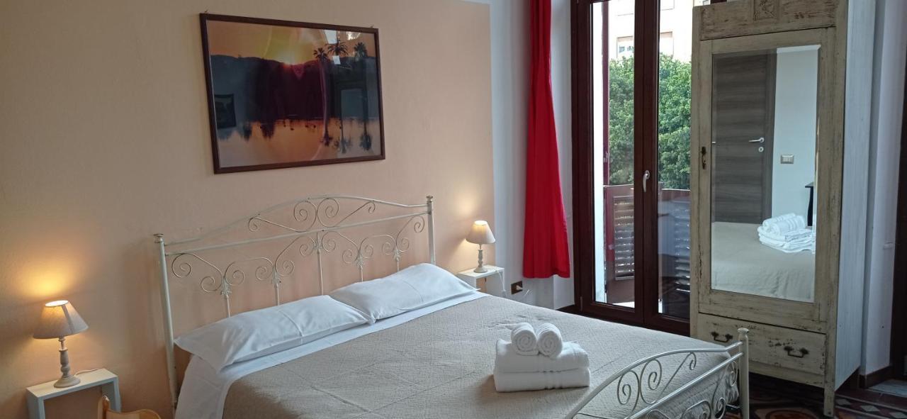 Onlyrooms III - Piazza Jenne Cagliari Bagian luar foto
