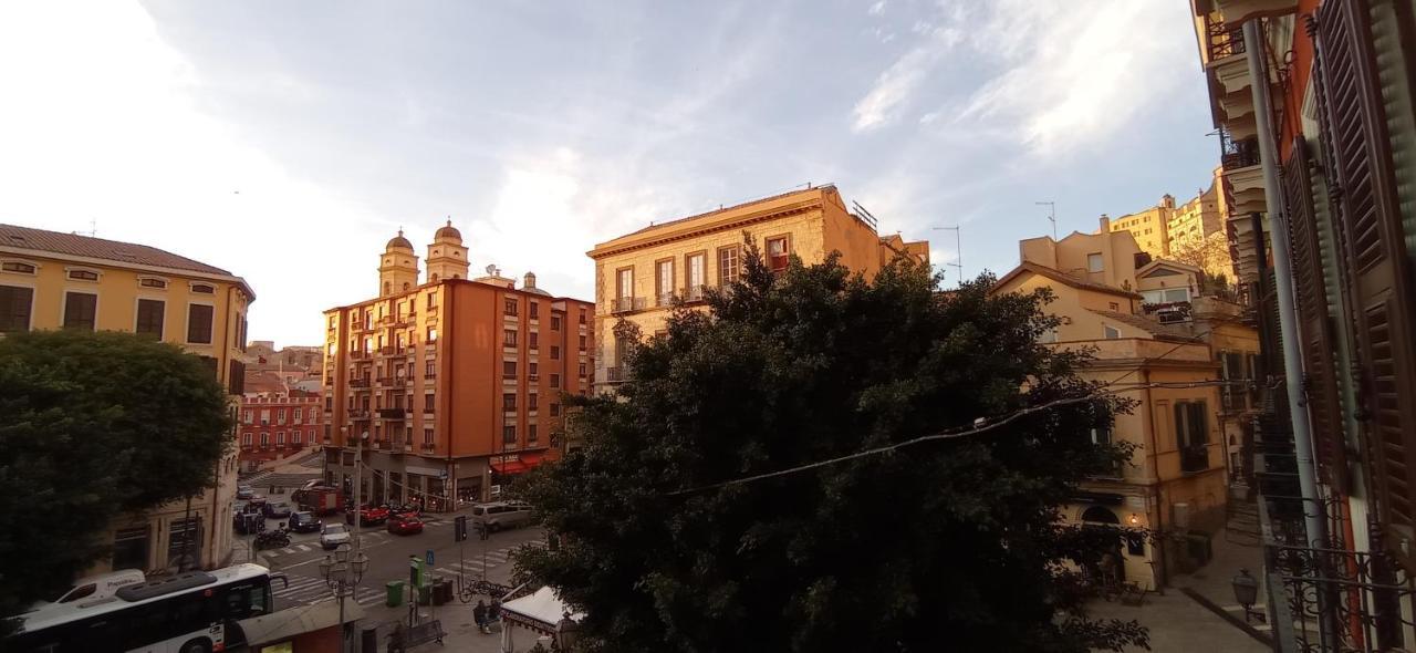 Onlyrooms III - Piazza Jenne Cagliari Bagian luar foto