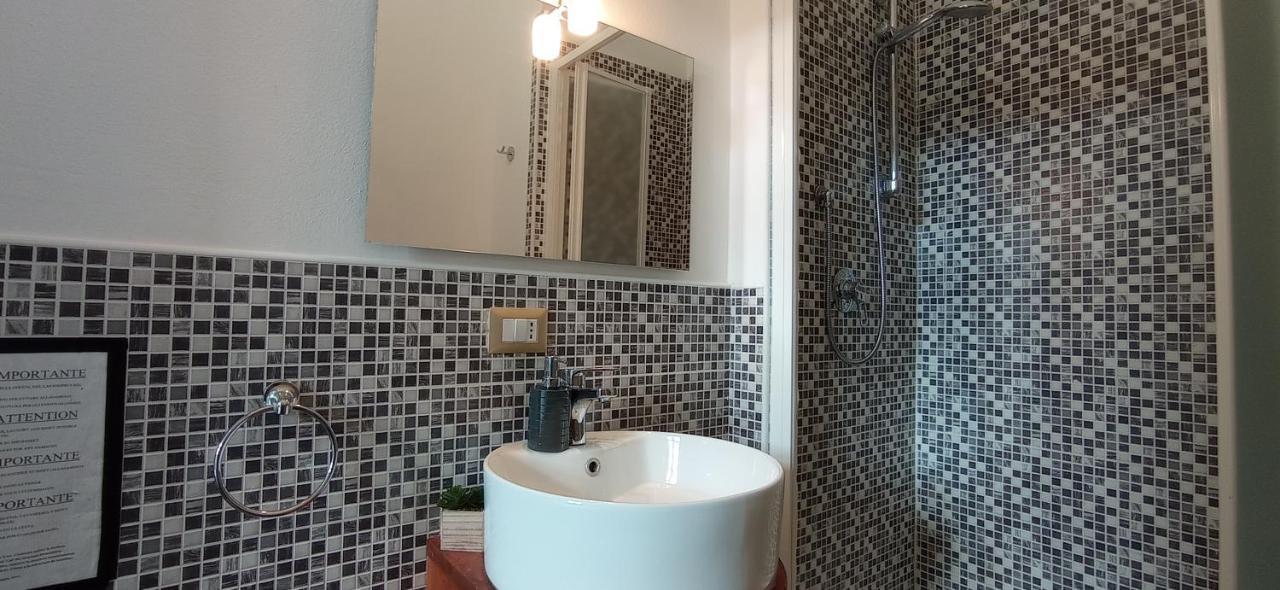 Onlyrooms III - Piazza Jenne Cagliari Bagian luar foto