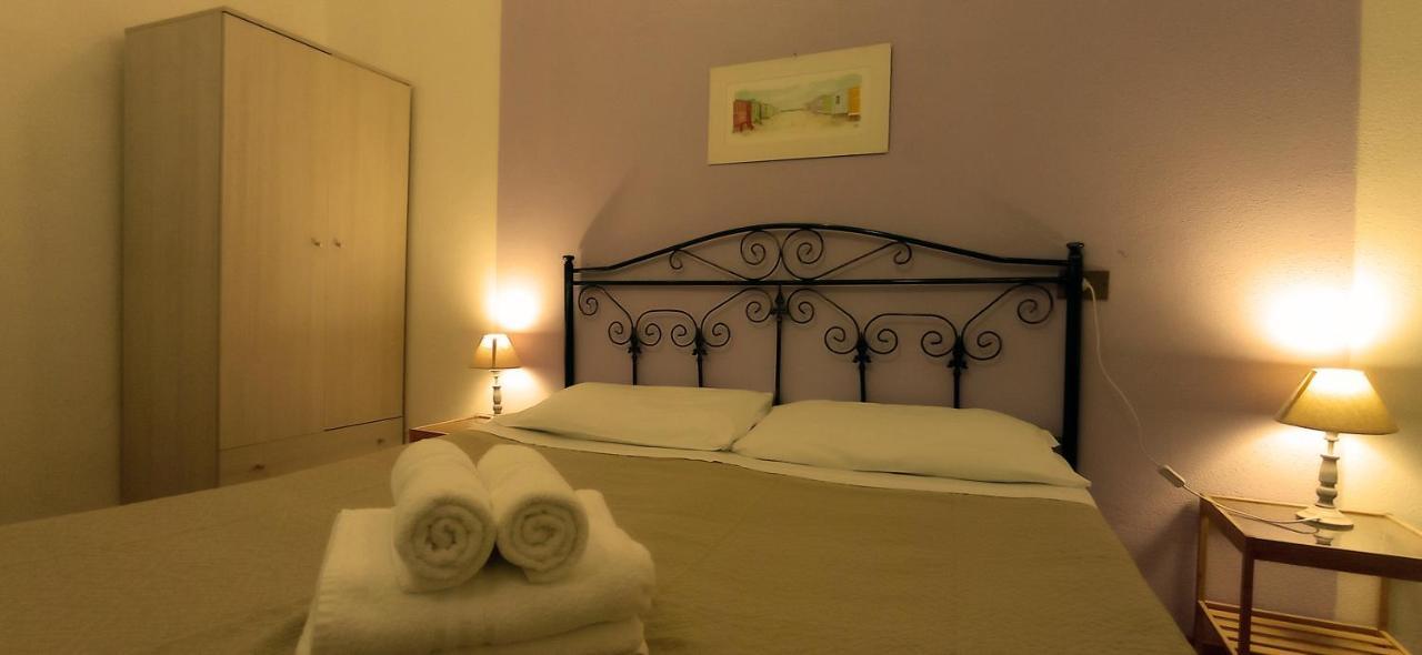 Onlyrooms III - Piazza Jenne Cagliari Bagian luar foto