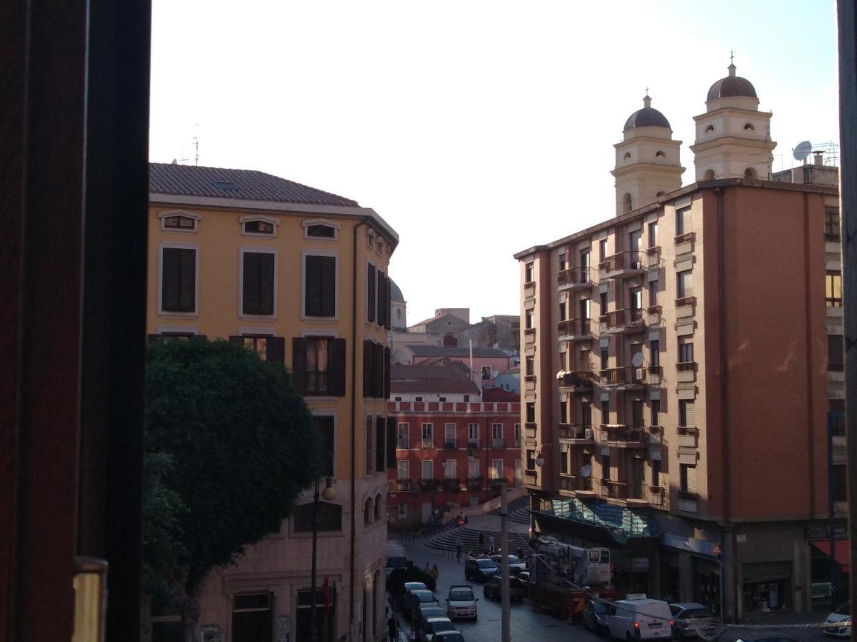 Onlyrooms III - Piazza Jenne Cagliari Bagian luar foto